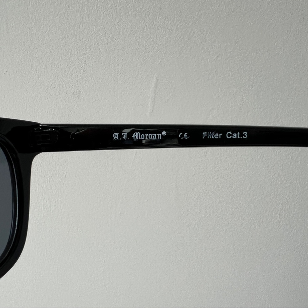 ASOS black frame Classic rectangular shape sunglasses - Picture 6 of 8